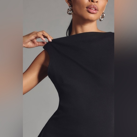 By Anthropologie Side-Slit Tunic. Black. Medium. - Picture 4 of 10